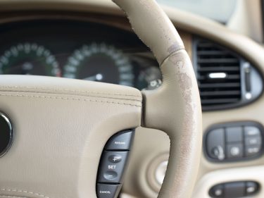 エスティマ ステアリング擦れ補修｜奈良県大和郡山市